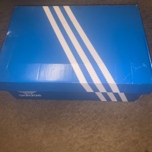 All stars Adidas all white